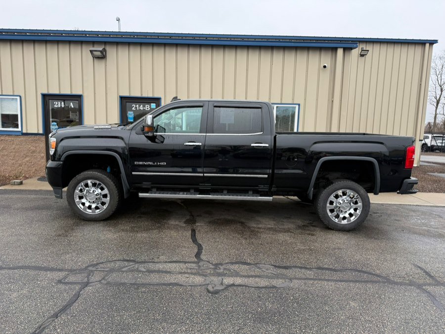 Used 2017 GMC Sierra 2500 Denali w/ Duramax Plus Package AWD/4WD image 3