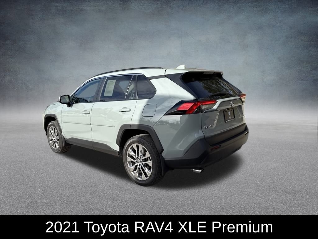 Used 2021 Toyota RAV4 XLE Premium image 3