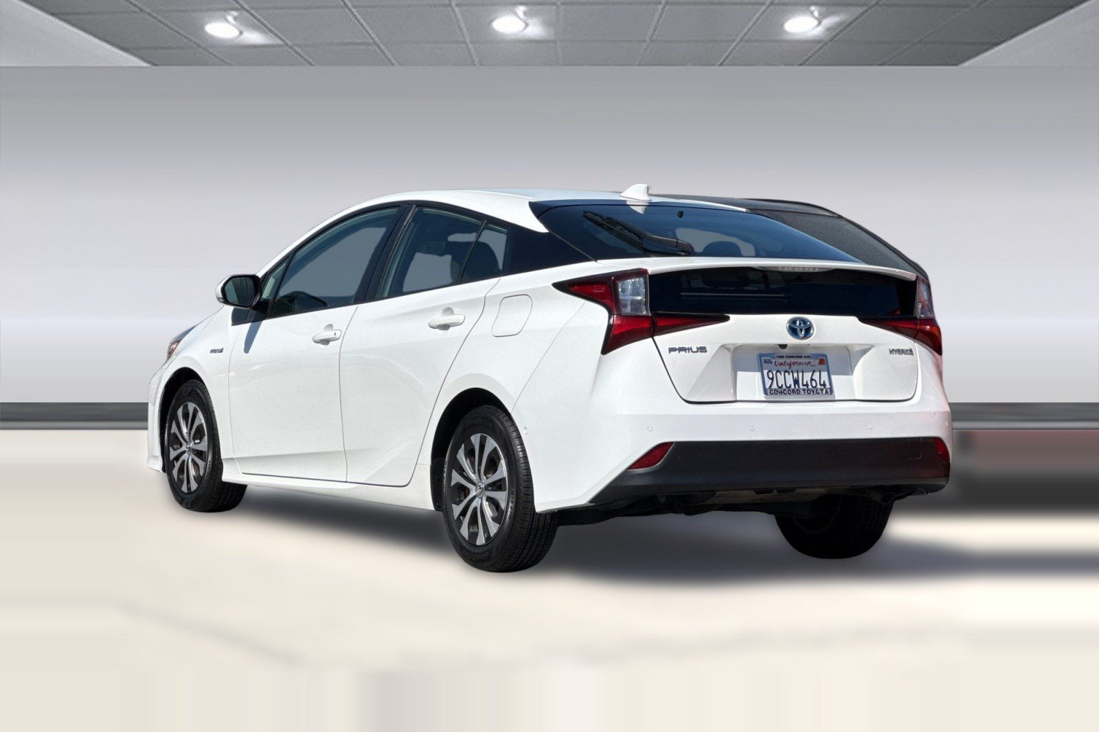 Certified 2022 Toyota Prius LE FWD image 3