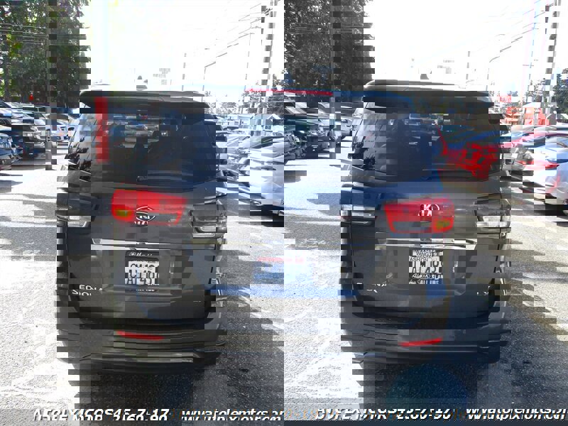 Used 2016 Kia Sedona LX w/ LX Essentials Premium Package image 4