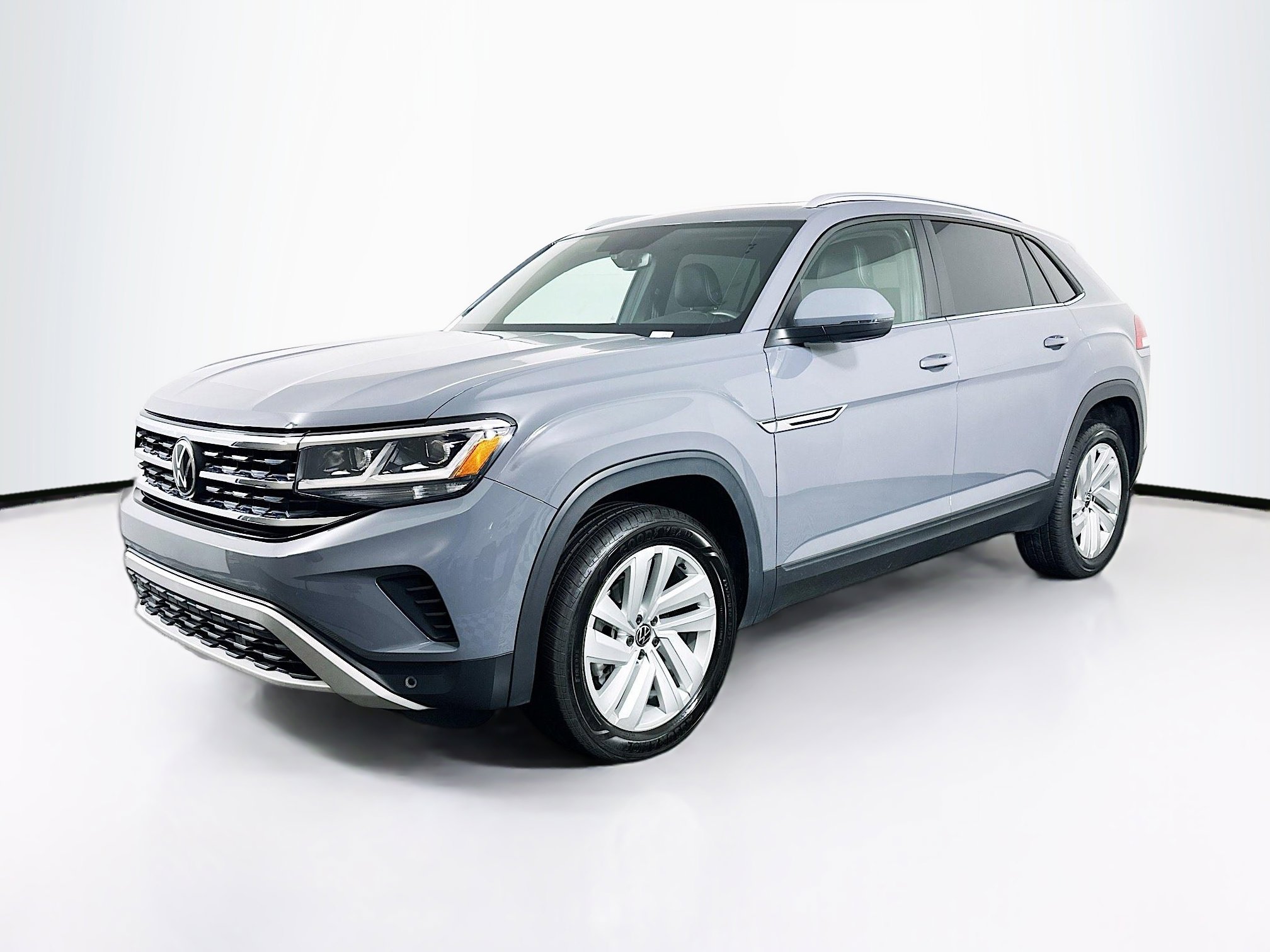 Used 2021 Volkswagen Atlas Cross Sport SE w/ Panoramic Sunroof Package image 3