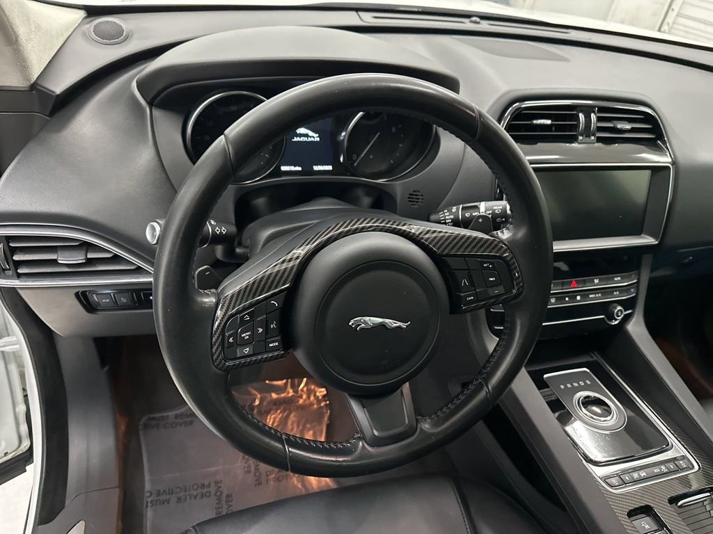 Used 2020 Jaguar F-PACE Premium image 10