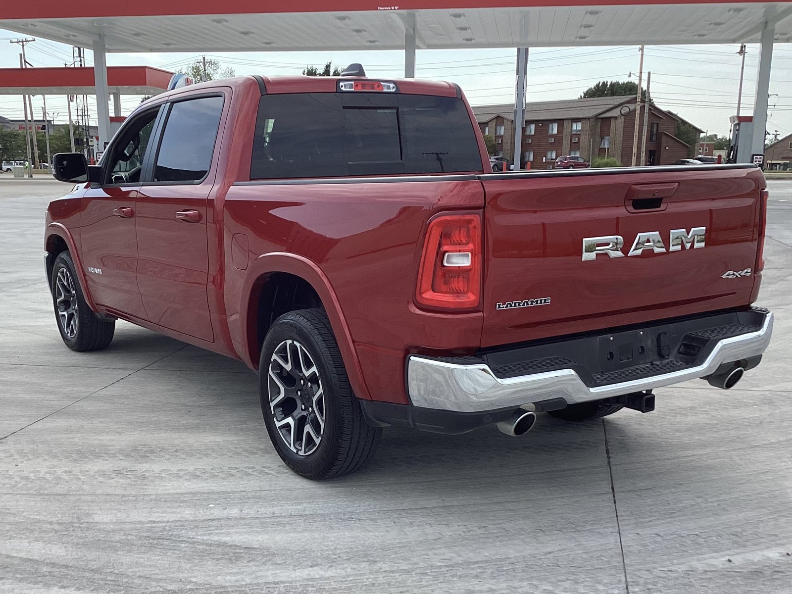Used 2026 RAM 1500 Laramie AWD/4WD image 7