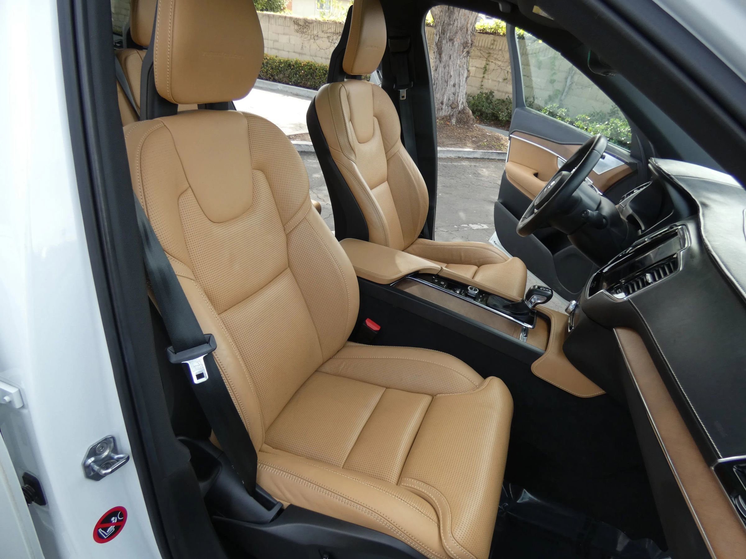 Used 2017 Volvo XC90 T6 Inscription w/ Vision Package image 32