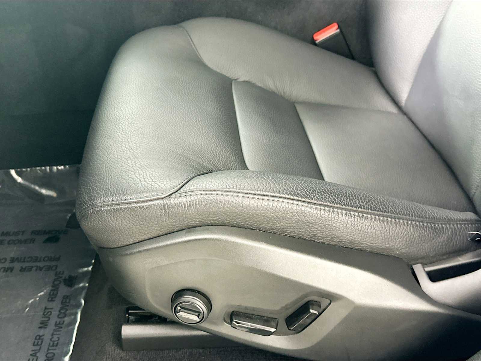 Used 2022 Volvo XC60 B5 Momentum w/ Advanced Package image 18