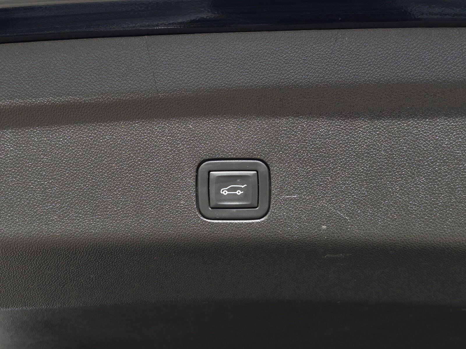 Used 2023 Chevrolet Tahoe Z71 w/ Luxury Package image 9