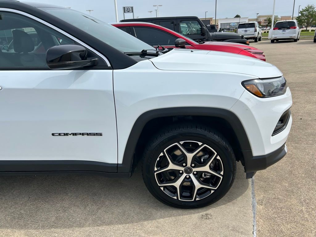 Used 2025 Jeep Compass Limited AWD/4WD image 2