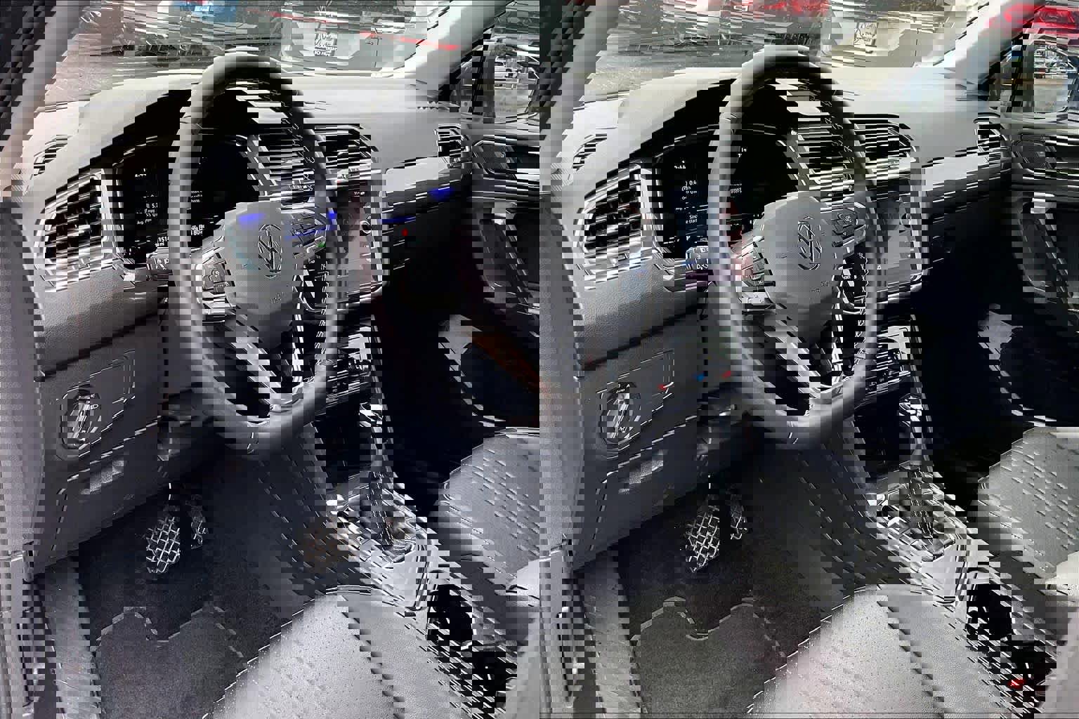 Certified 2022 Volkswagen Tiguan SE image 17