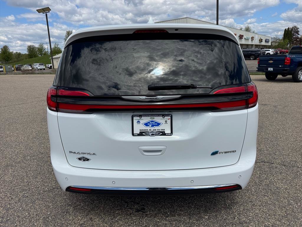 Used 2022 Chrysler Pacifica Touring-L FWD image 3