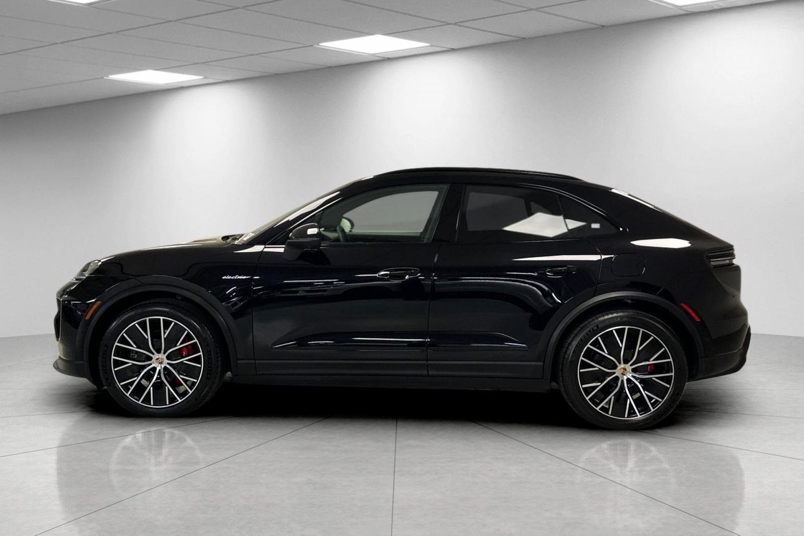 New 2025 Porsche Macan 4S Electric image 2
