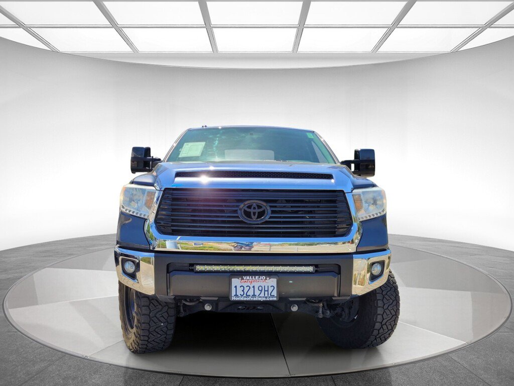 Used 2017 Toyota Tundra Limited w/ Limited Premium Package AWD/4WD image 8