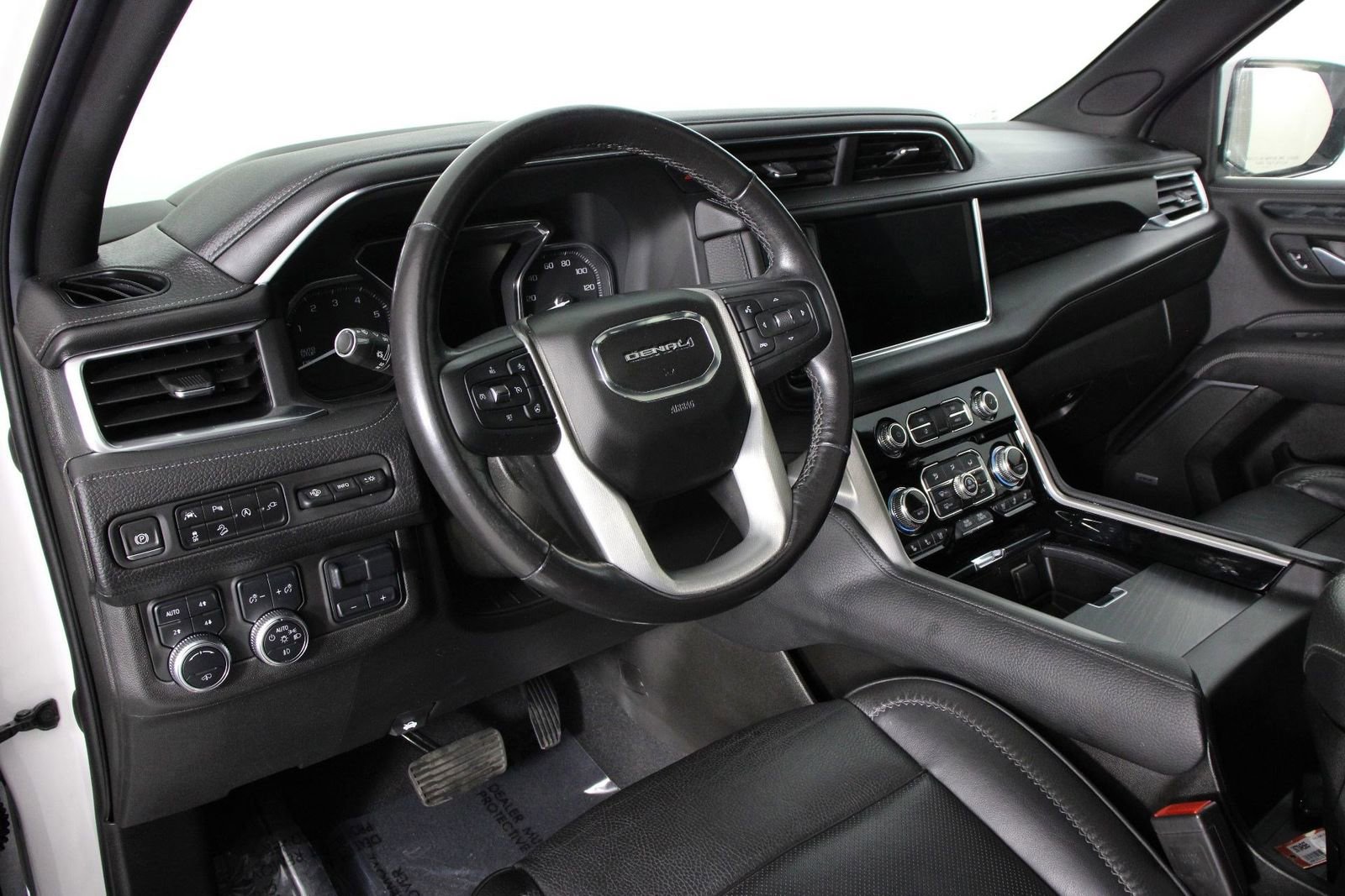 Used 2021 GMC Yukon XL Denali w/ Denali Ultimate Package image 14