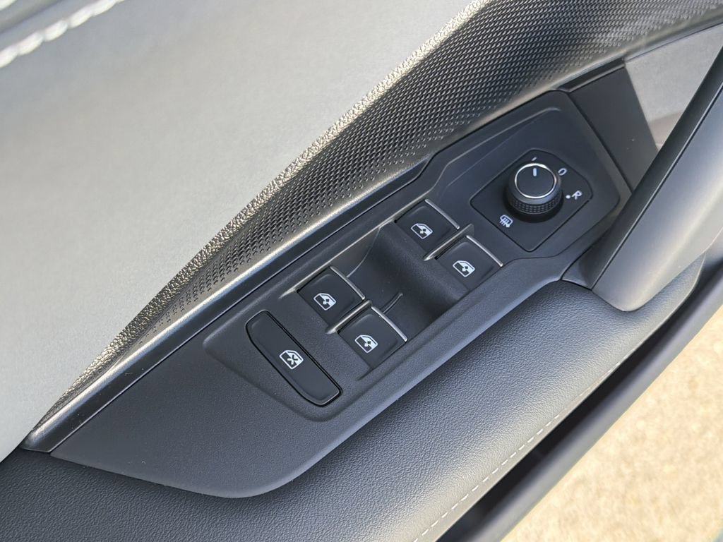 New 2026 Volkswagen Tiguan SE R-Line FWD image 25