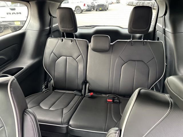New 2026 Chrysler Pacifica Limited w/ S Appearance Package image 10