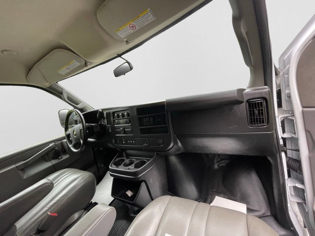 Used 2021 Chevrolet Express 3500 w/ Driver Convenience Package RWD image 10
