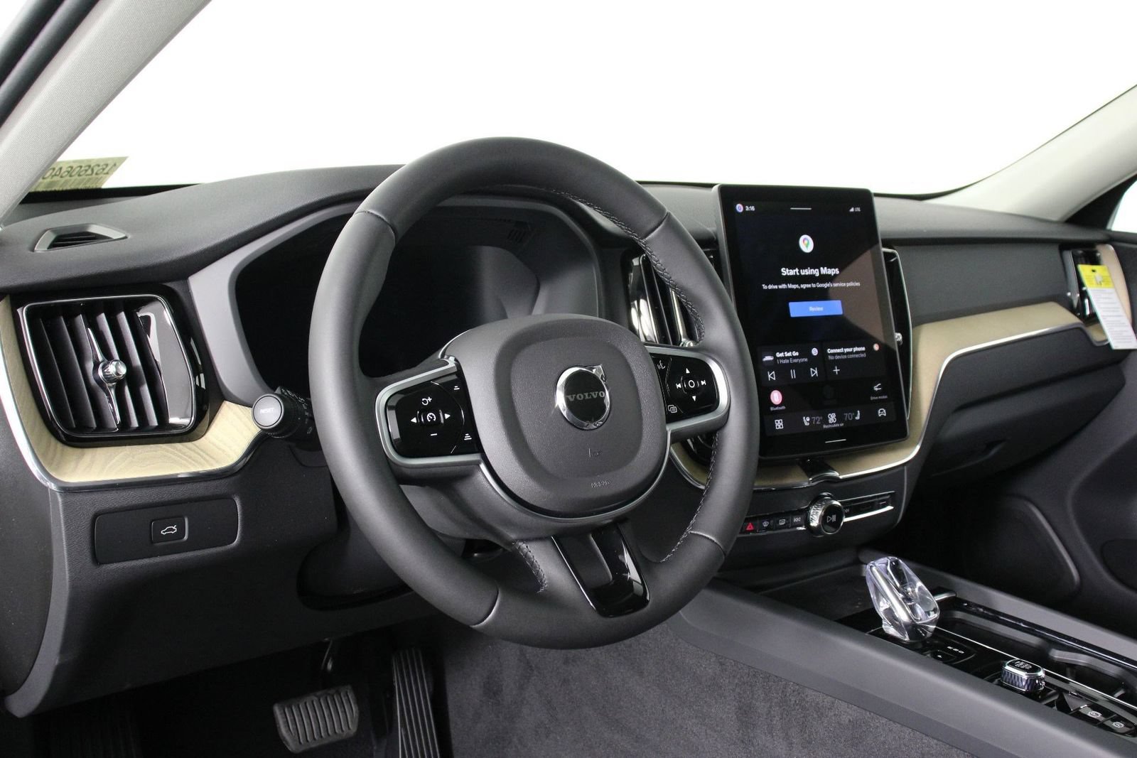 New 2026 Volvo XC60 B5 Plus w/ Climate Package PRO AWD/4WD image 8