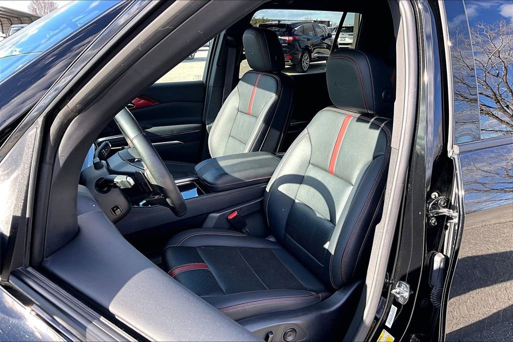 Used 2024 Chevrolet Traverse RS w/ LPO, Floor Liner Package AWD/4WD image 36