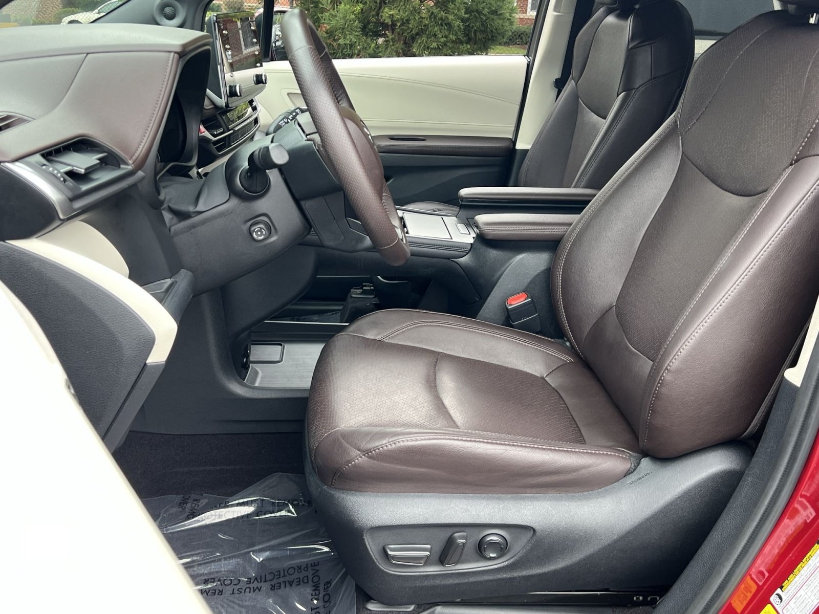 Used 2021 Toyota Sienna Platinum AWD/4WD image 12