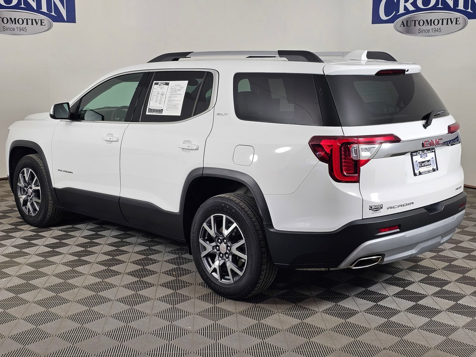 Used 2023 GMC Acadia SLT AWD/4WD image 32