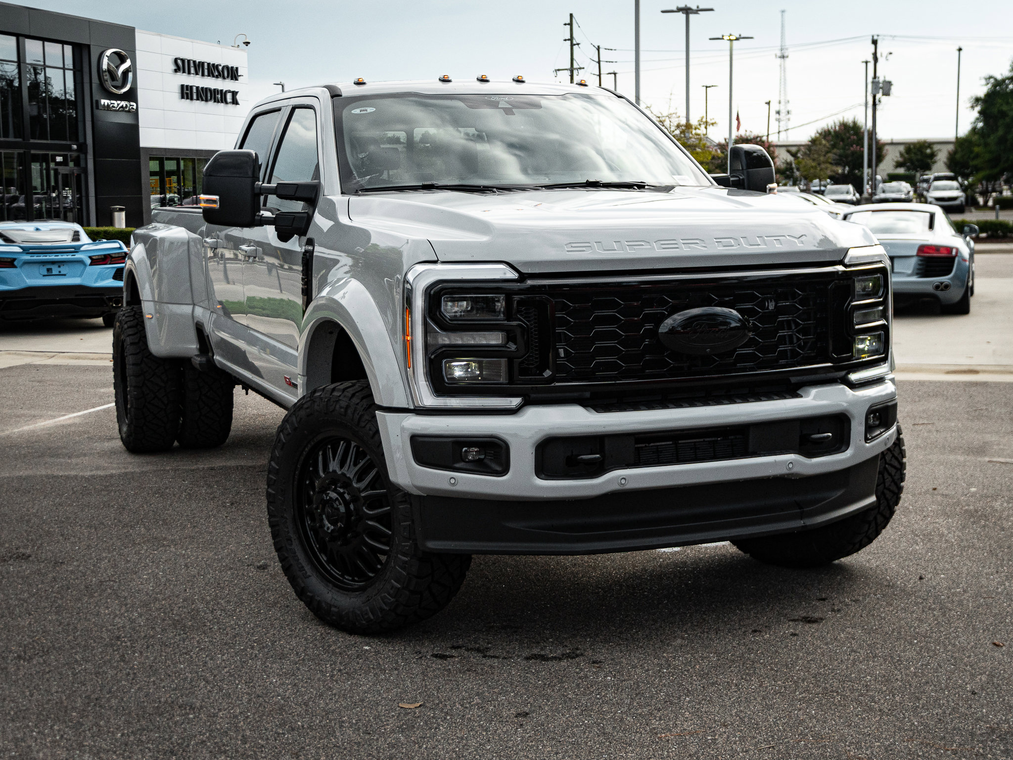 Used 2025 Ford F450 Platinum image 2