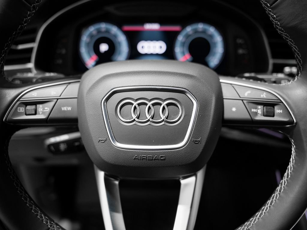 Used 2025 Audi Q7 3.0T Prestige image 14