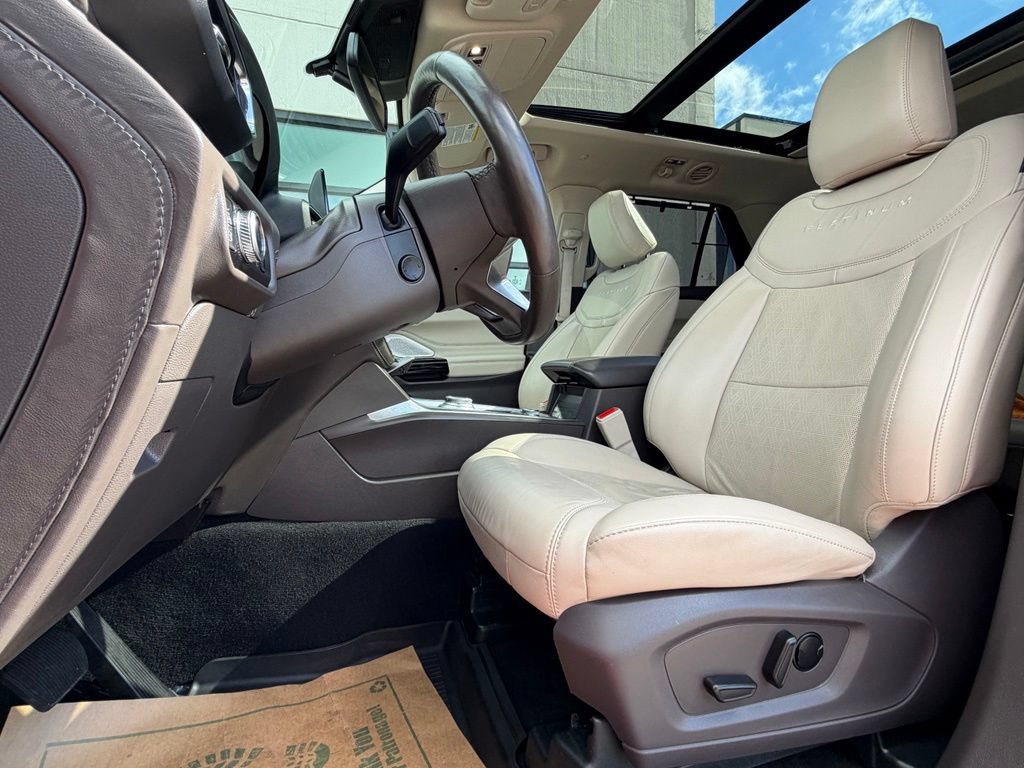 Used 2023 Ford Explorer Platinum w/ Technology Package AWD/4WD image 10