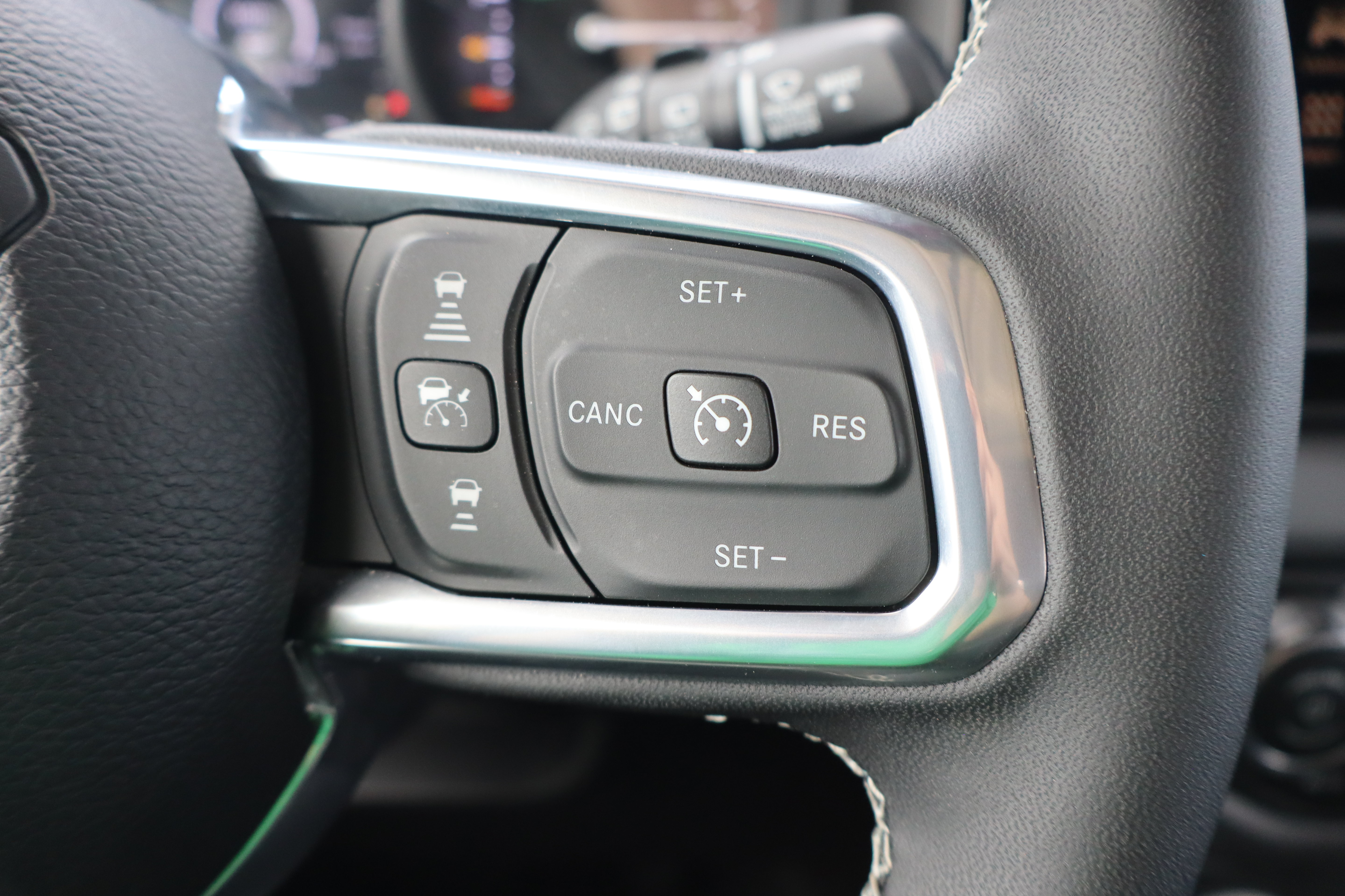 Used 2025 Jeep Wrangler Unlimited Sahara w/ Safety Group AWD/4WD image 16