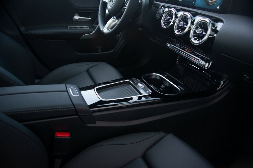 Certified 2025 Mercedes-Benz CLA 250 4MATIC image 31