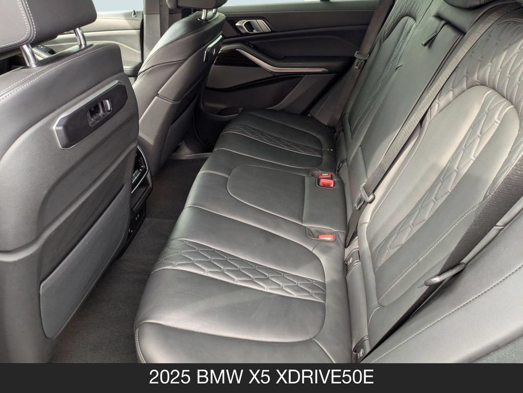Used 2025 BMW X5 xDrive50e AWD/4WD image 15