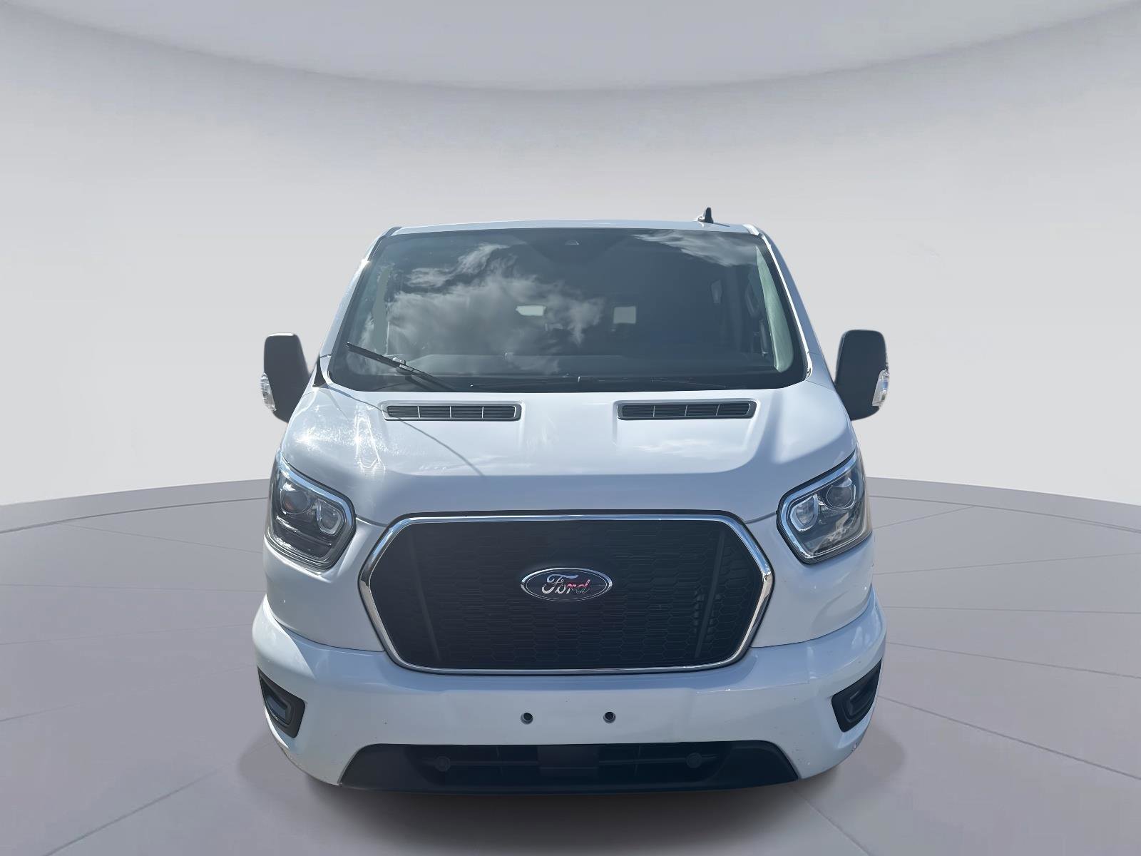 Used 2023 Ford Transit 350 XLT image 9