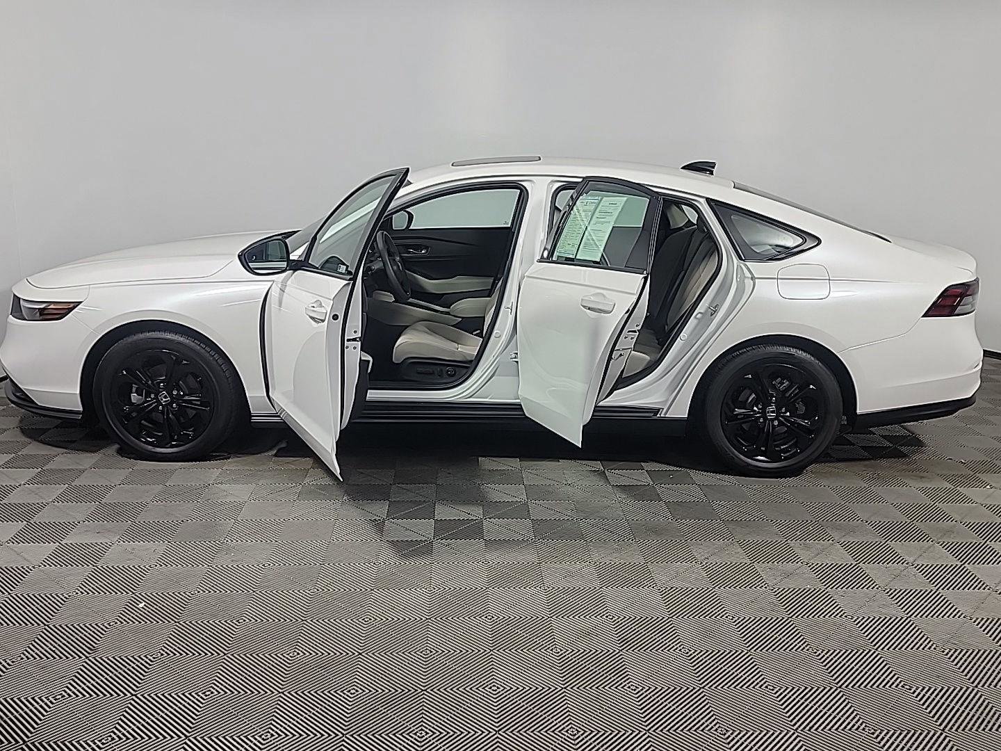 Certified 2025 Honda Accord SE image 15