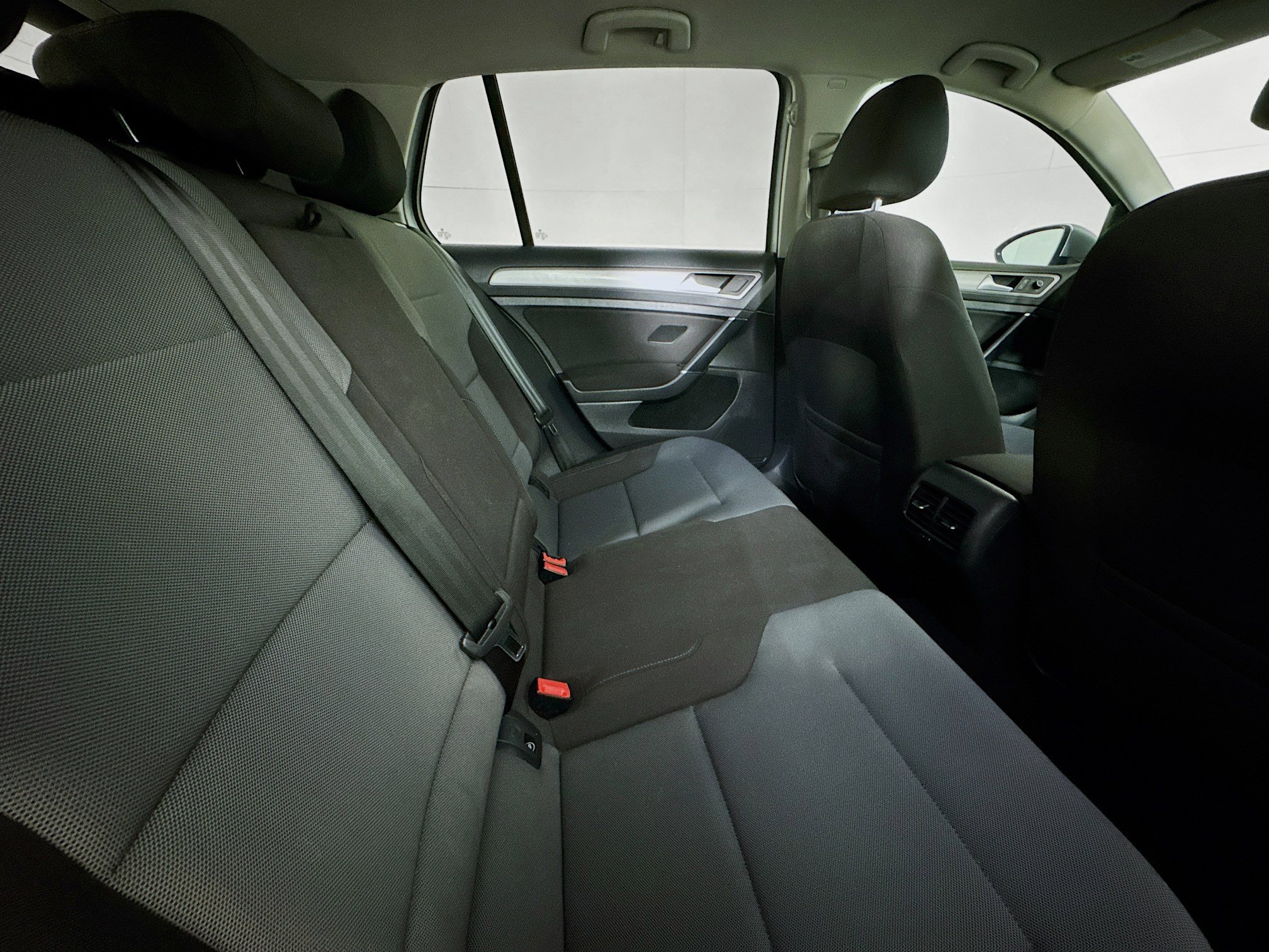 Used 2016 Volkswagen e-Golf SE w/ DC Fast Charging Package image 24