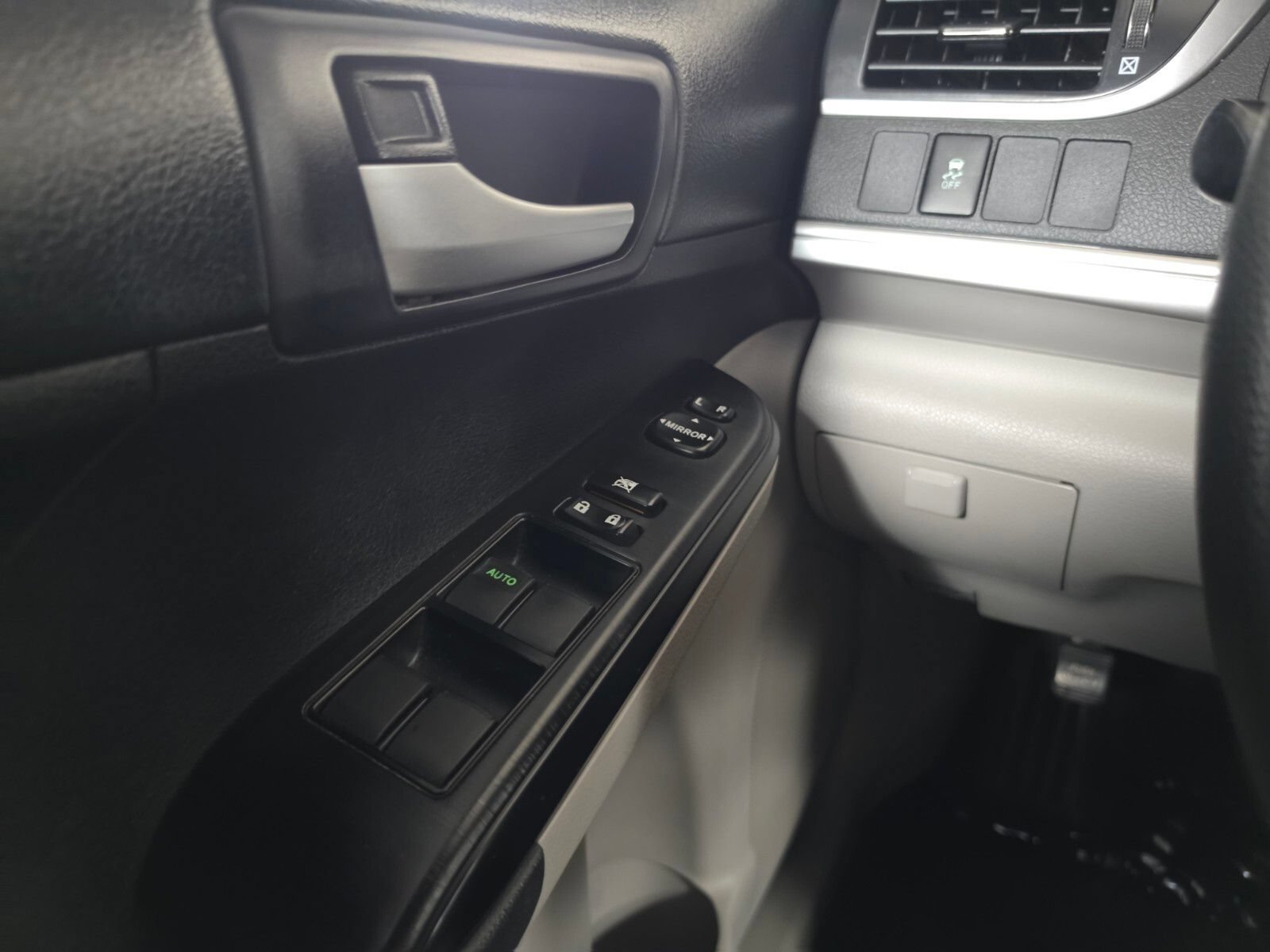 Used 2012 Toyota Camry LE FWD image 32
