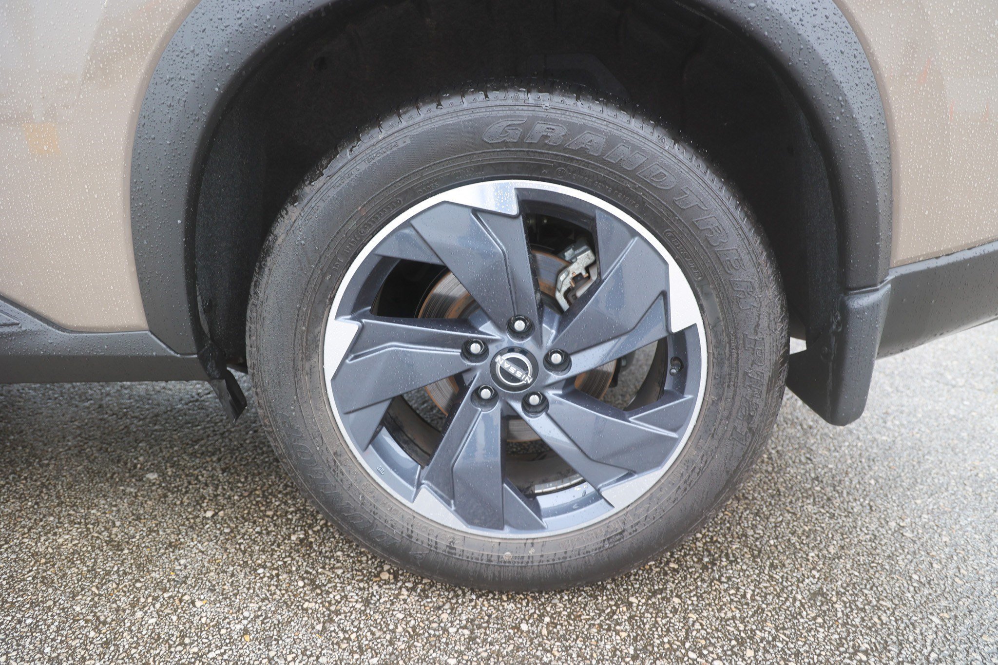 Used 2025 Nissan Rogue SV FWD image 14