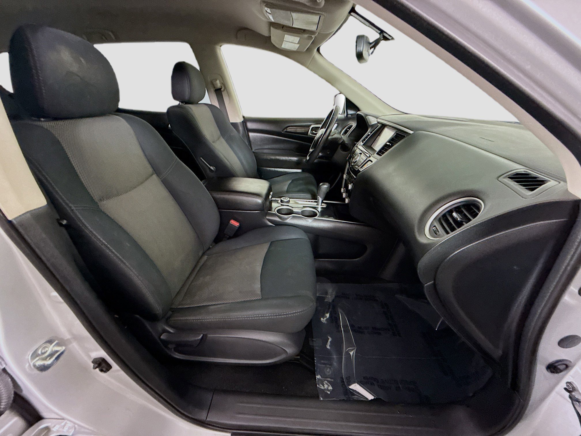 Used 2019 Nissan Pathfinder SV image 29