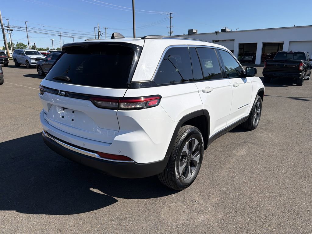 Used 2017 Jeep Grand Cherokee Overland AWD/4WD image 5