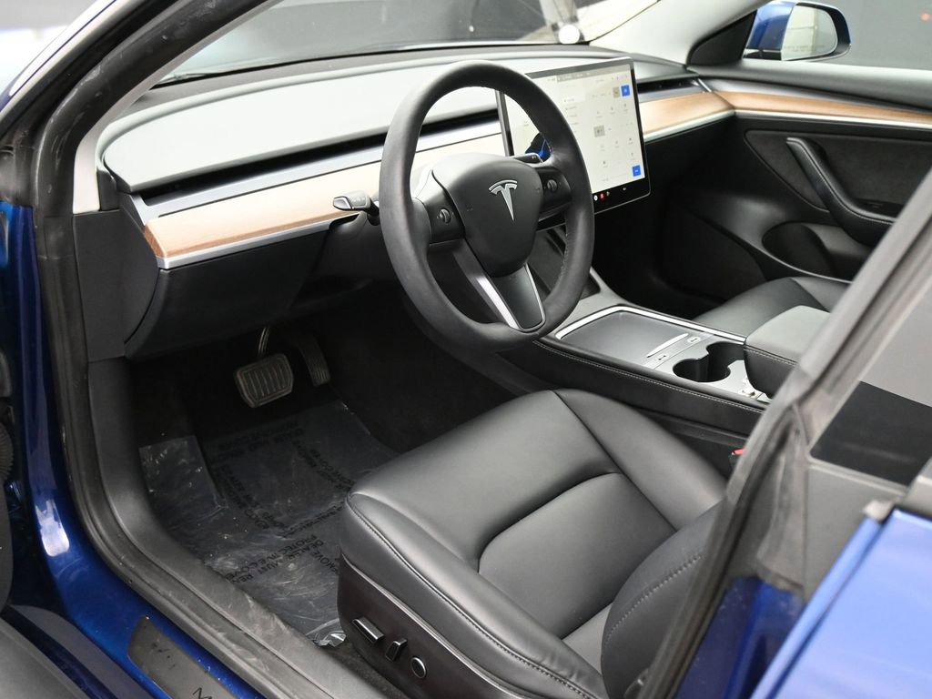 Used 2023 Tesla Model 3 Standard Range image 2