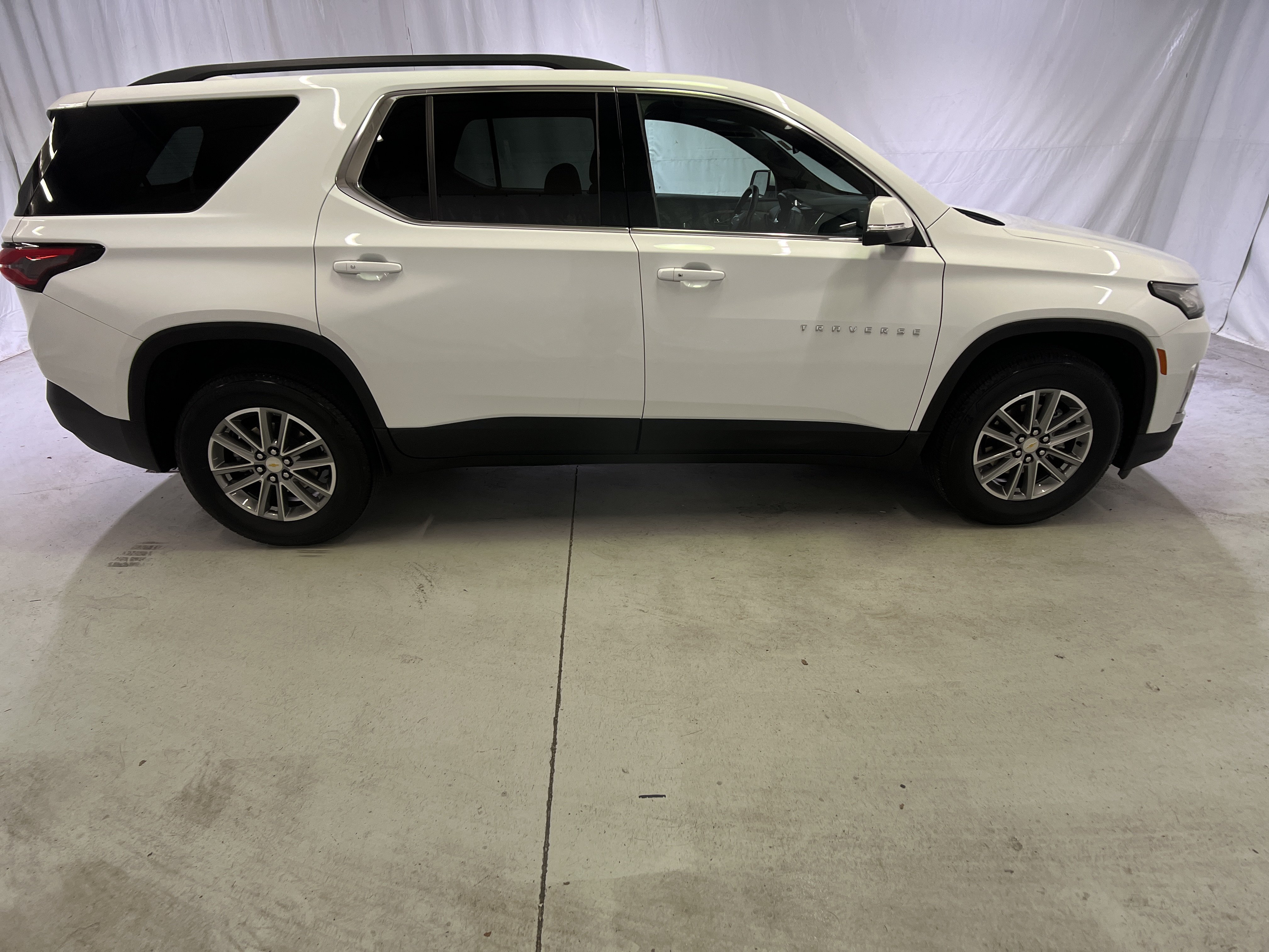 Certified 2023 Chevrolet Traverse LT FWD image 12
