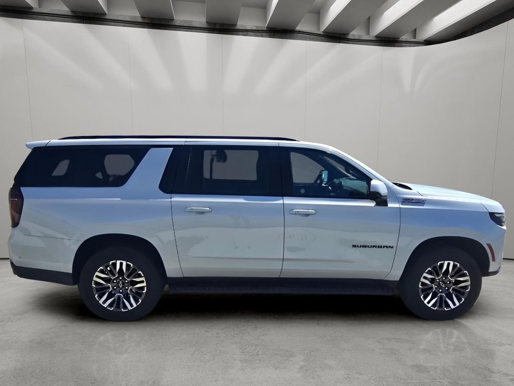 Used 2025 Chevrolet Suburban Z71 AWD/4WD image 12