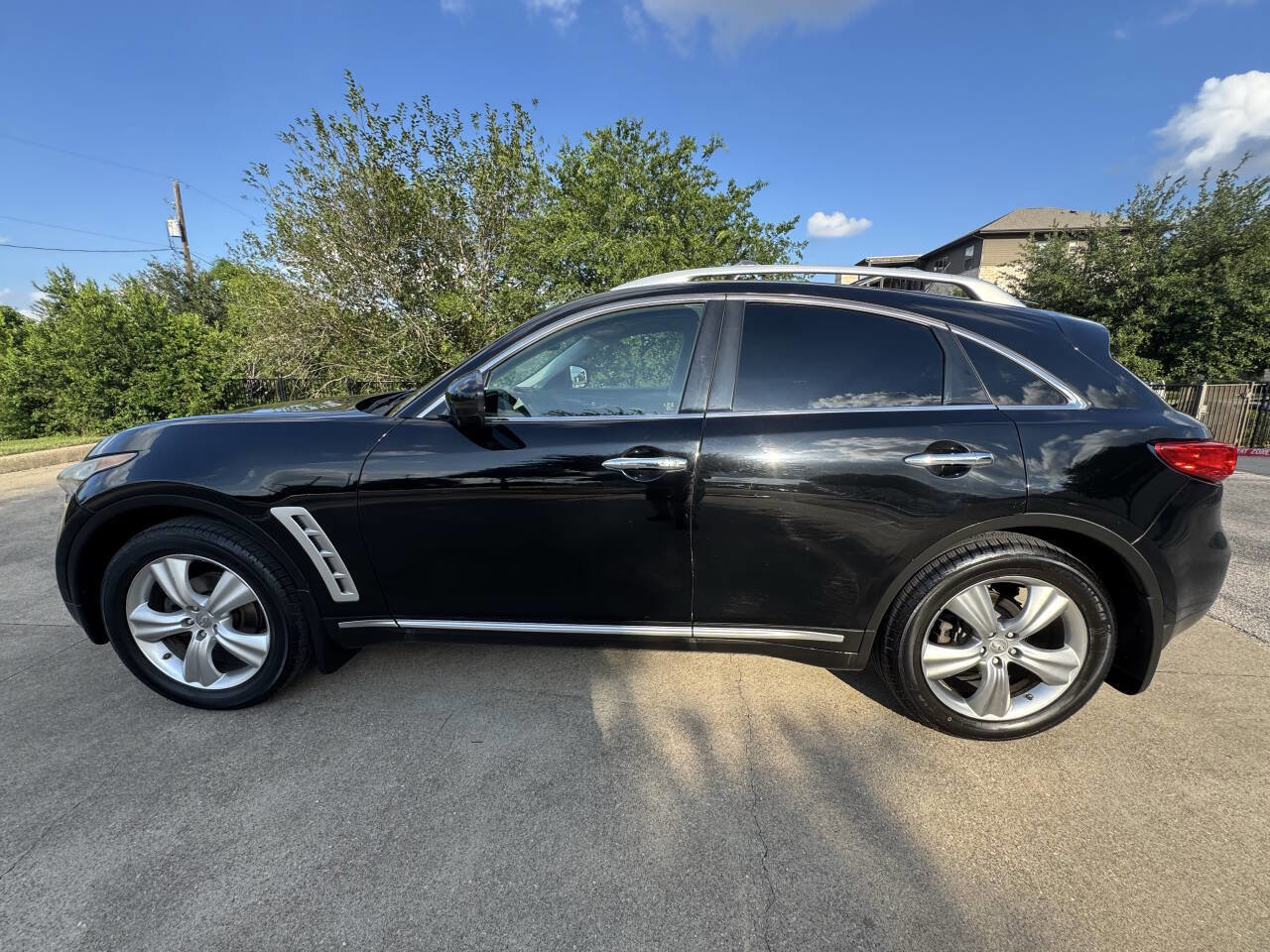 Used 2010 INFINITI FX35 AWD w/ Navigation Pkg image 4