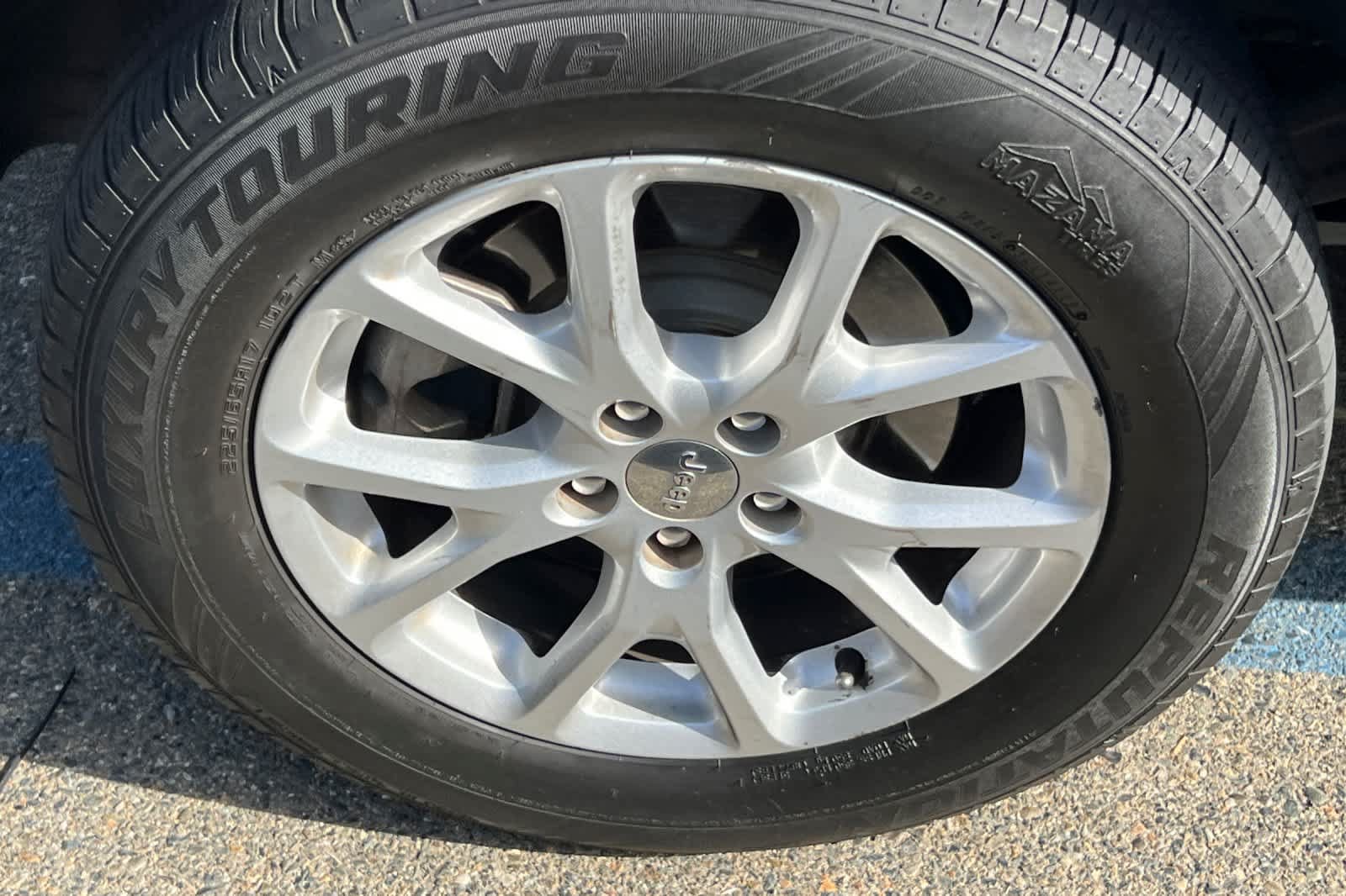 Used 2015 Jeep Cherokee Latitude w/ Comfort/Convenience Group AWD/4WD image 16