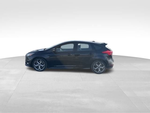 Used 2017 Ford Focus ST image 2