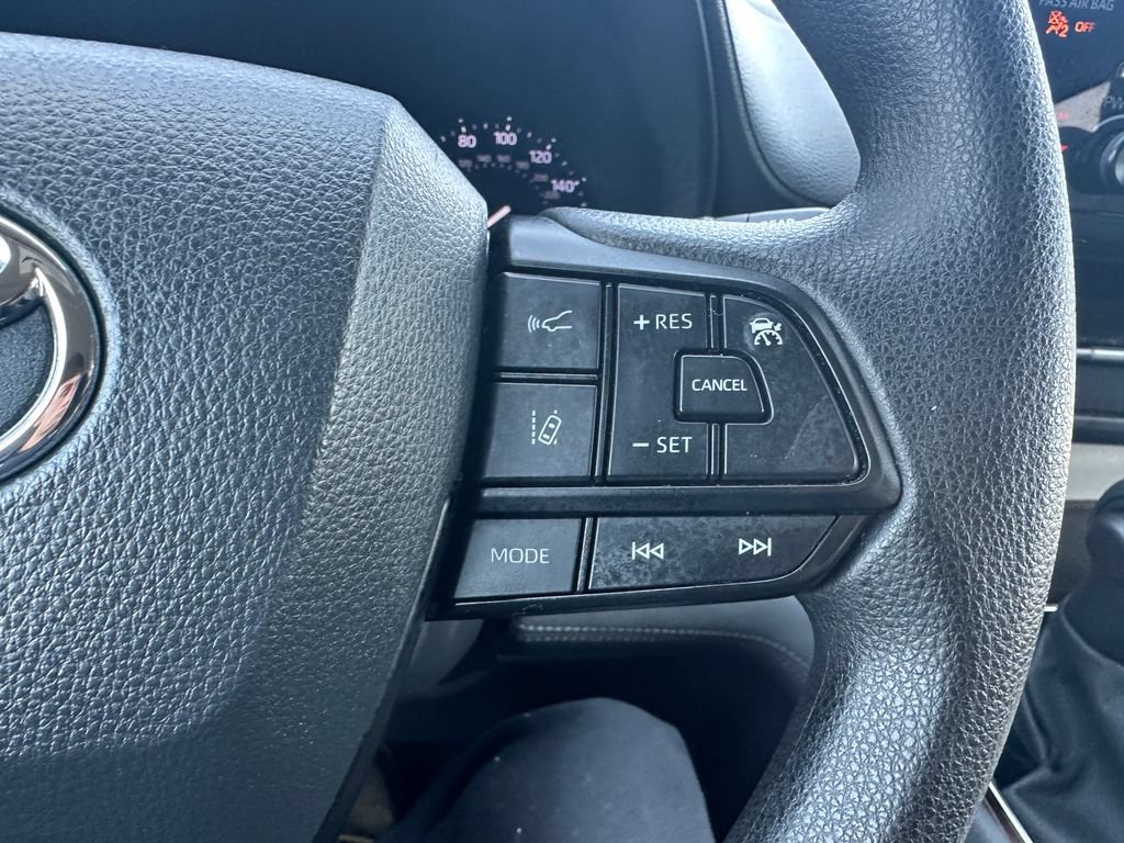 Used 2024 Toyota Sienna LE AWD/4WD image 19