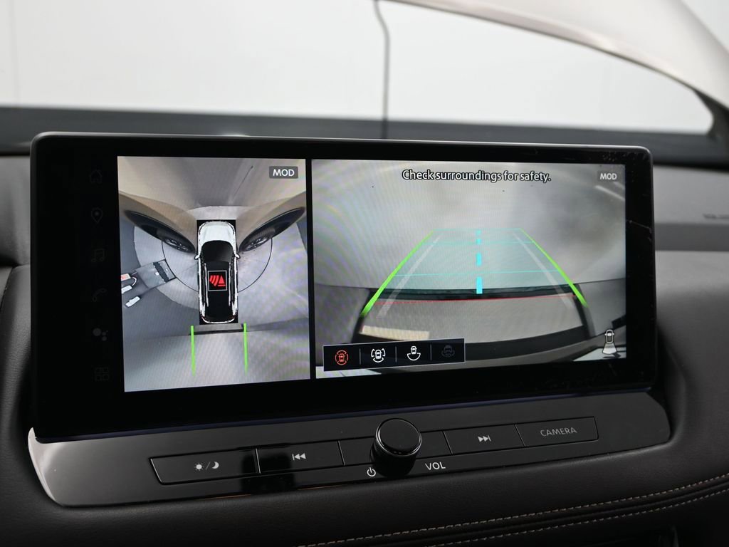 Used 2024 Nissan Rogue Platinum image 18