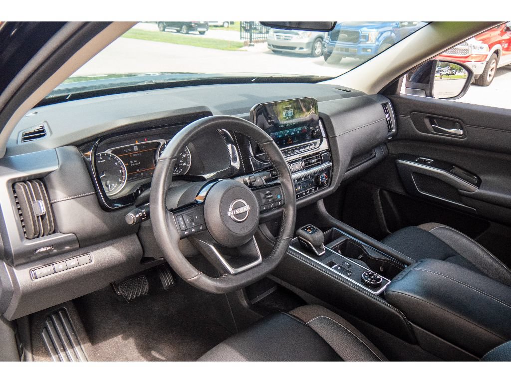Used 2023 Nissan Pathfinder SL AWD/4WD image 13