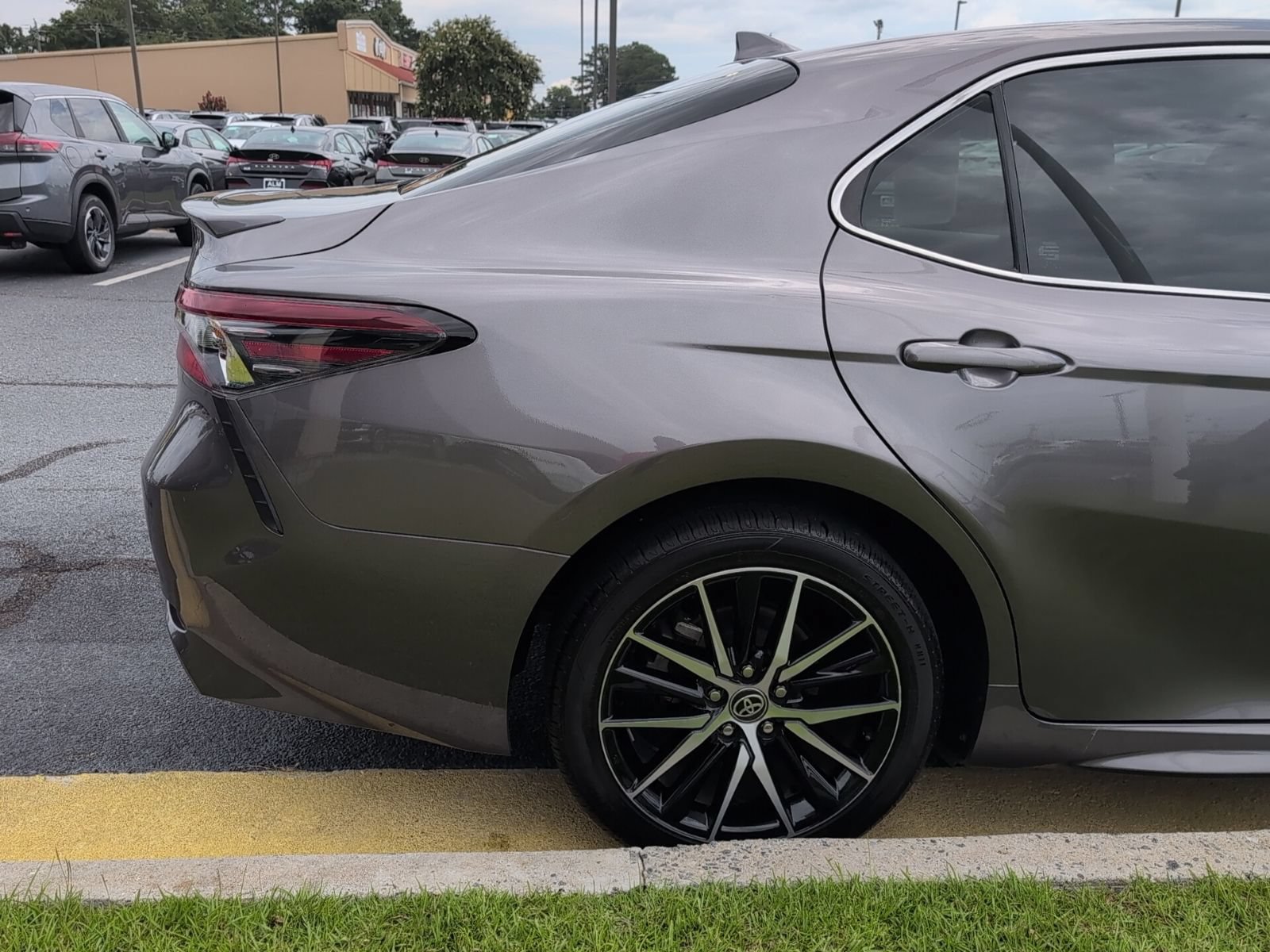 Used 2023 Toyota Camry SE w/ Convenience Package FWD image 17