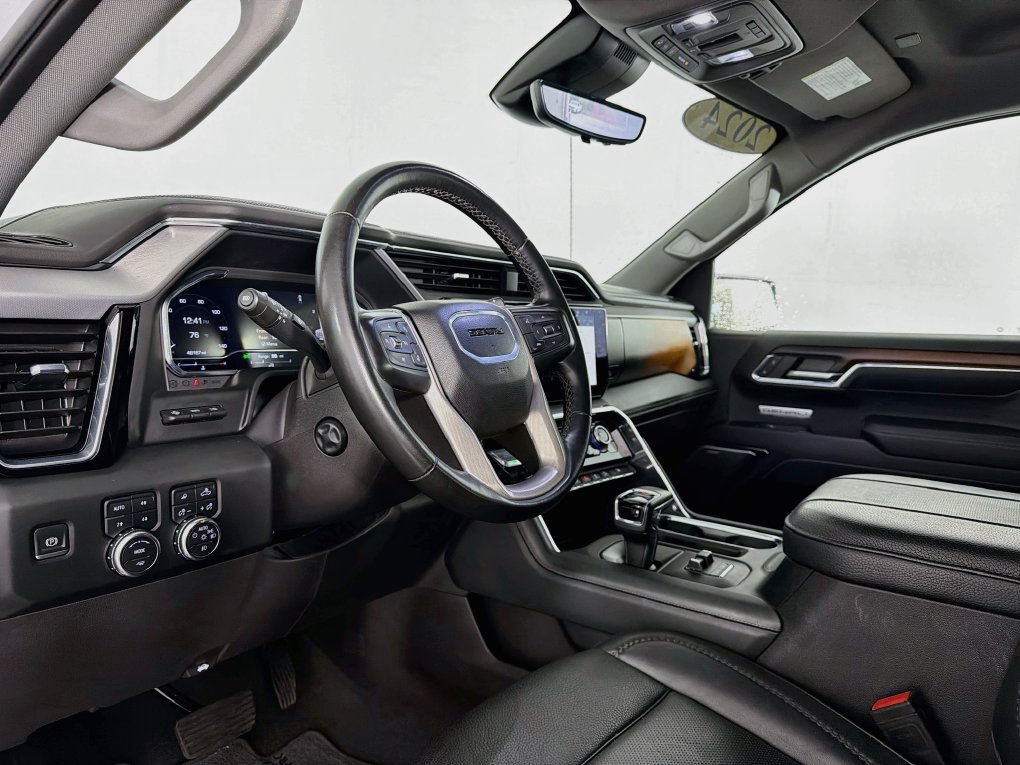 Used 2024 GMC Sierra 1500 Denali w/ Technology Package AWD/4WD image 14