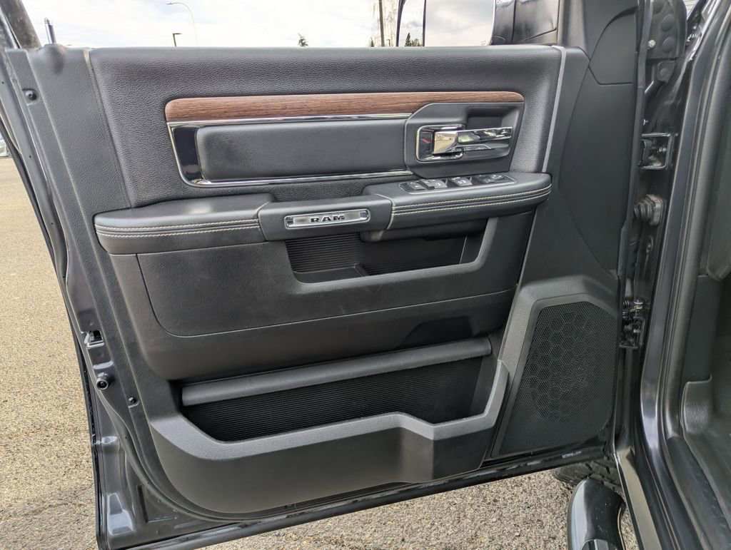 Used 2015 RAM 1500 Laramie w/ Convenience Group image 10