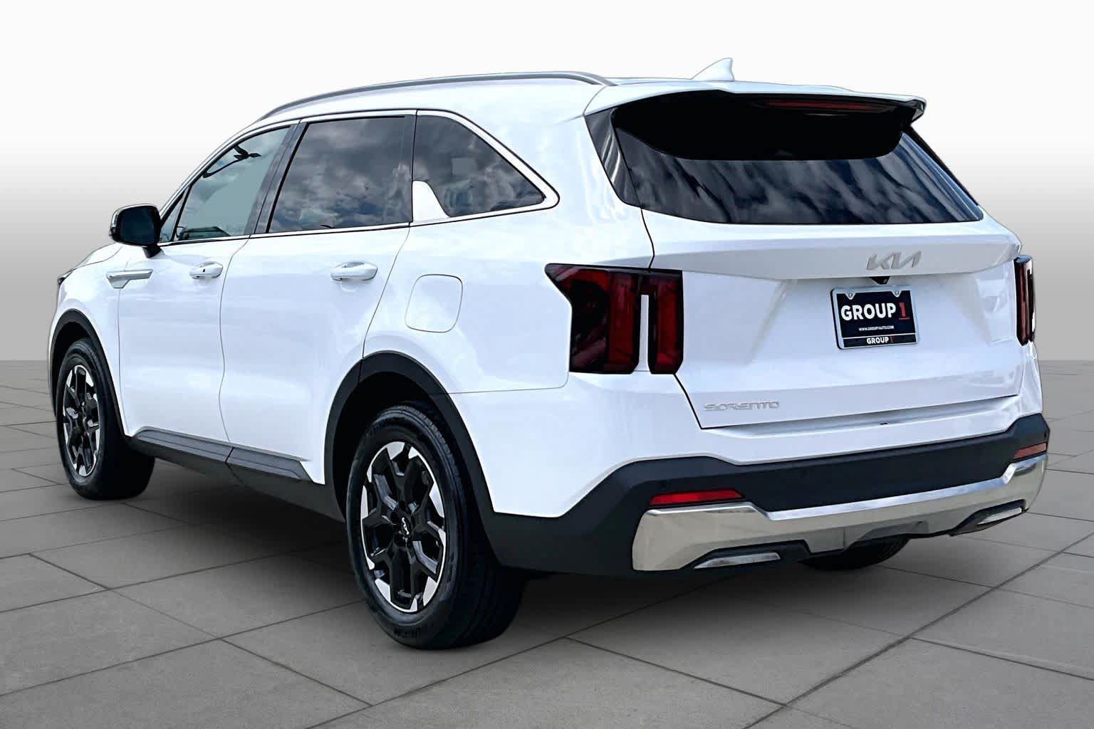 Certified 2024 Kia Sorento S FWD image 11