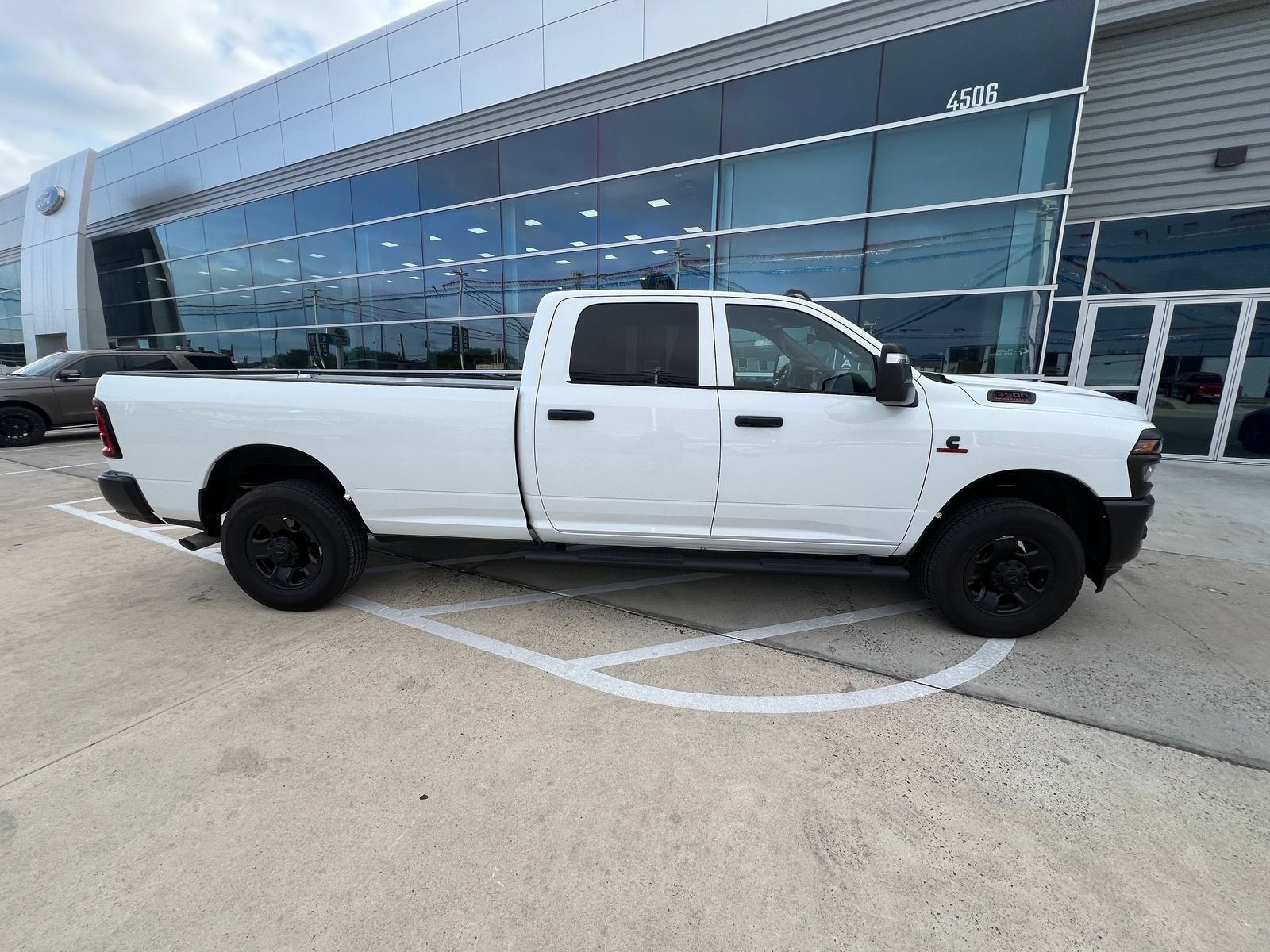 Used 2025 RAM 3500 Tradesman AWD/4WD image 2